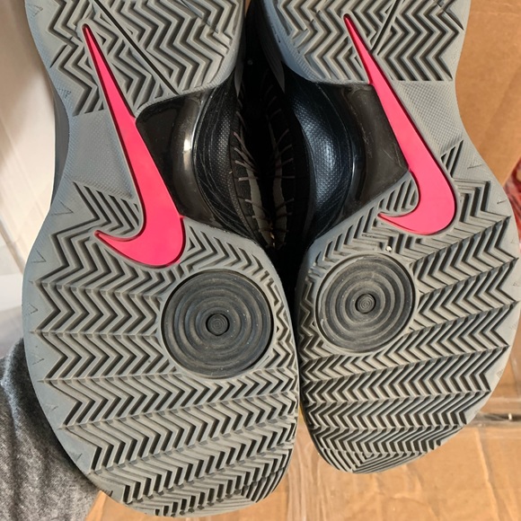 Nike hyperdunks mens 9.5. US - Picture 2 of 5